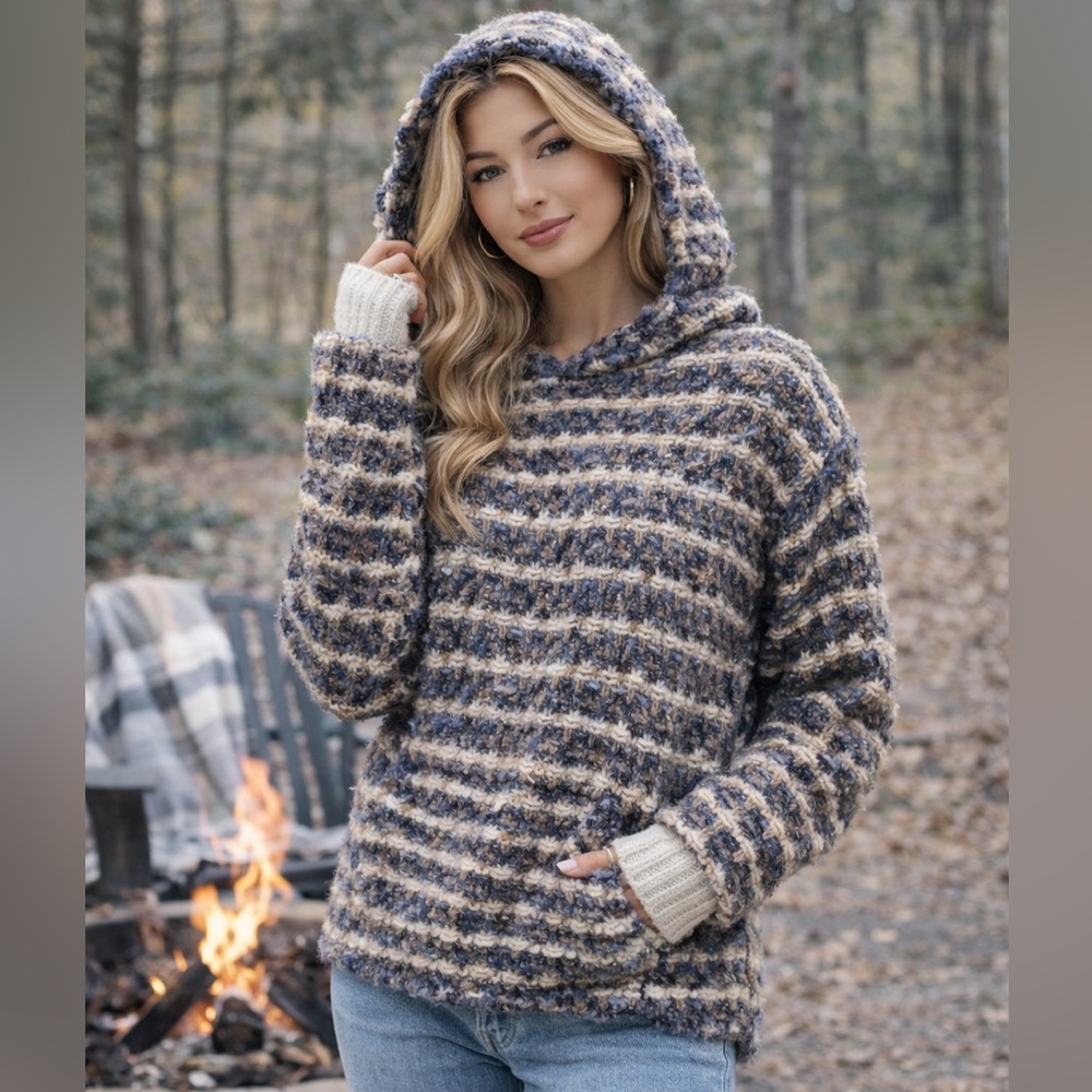 Zara Blue and White Patterned Sweater